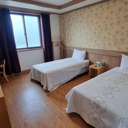 Hotel Parkwood Incheon Airport Bagian luar foto