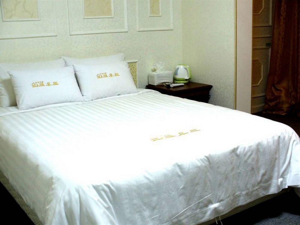 Hotel Parkwood Incheon Airport Bagian luar foto