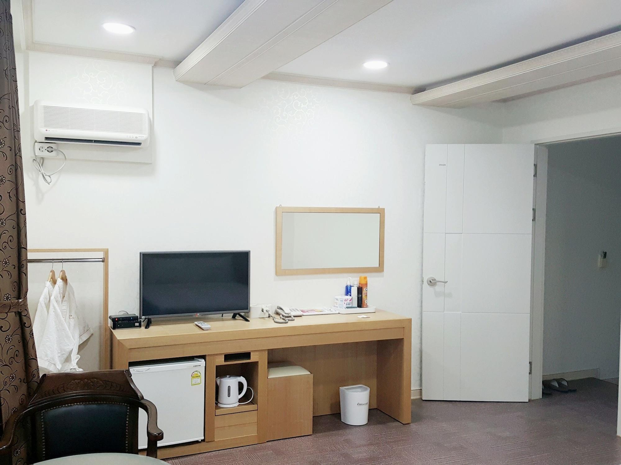 Hotel Parkwood Incheon Airport Bagian luar foto