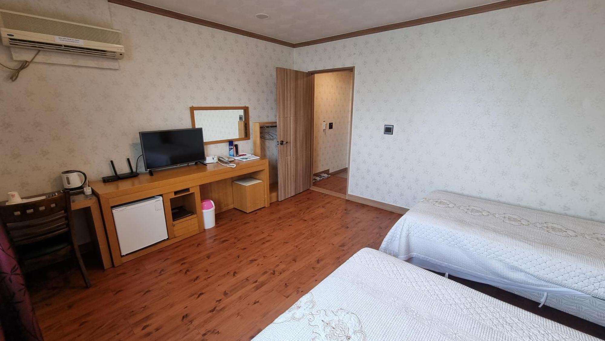 Hotel Parkwood Incheon Airport Bagian luar foto