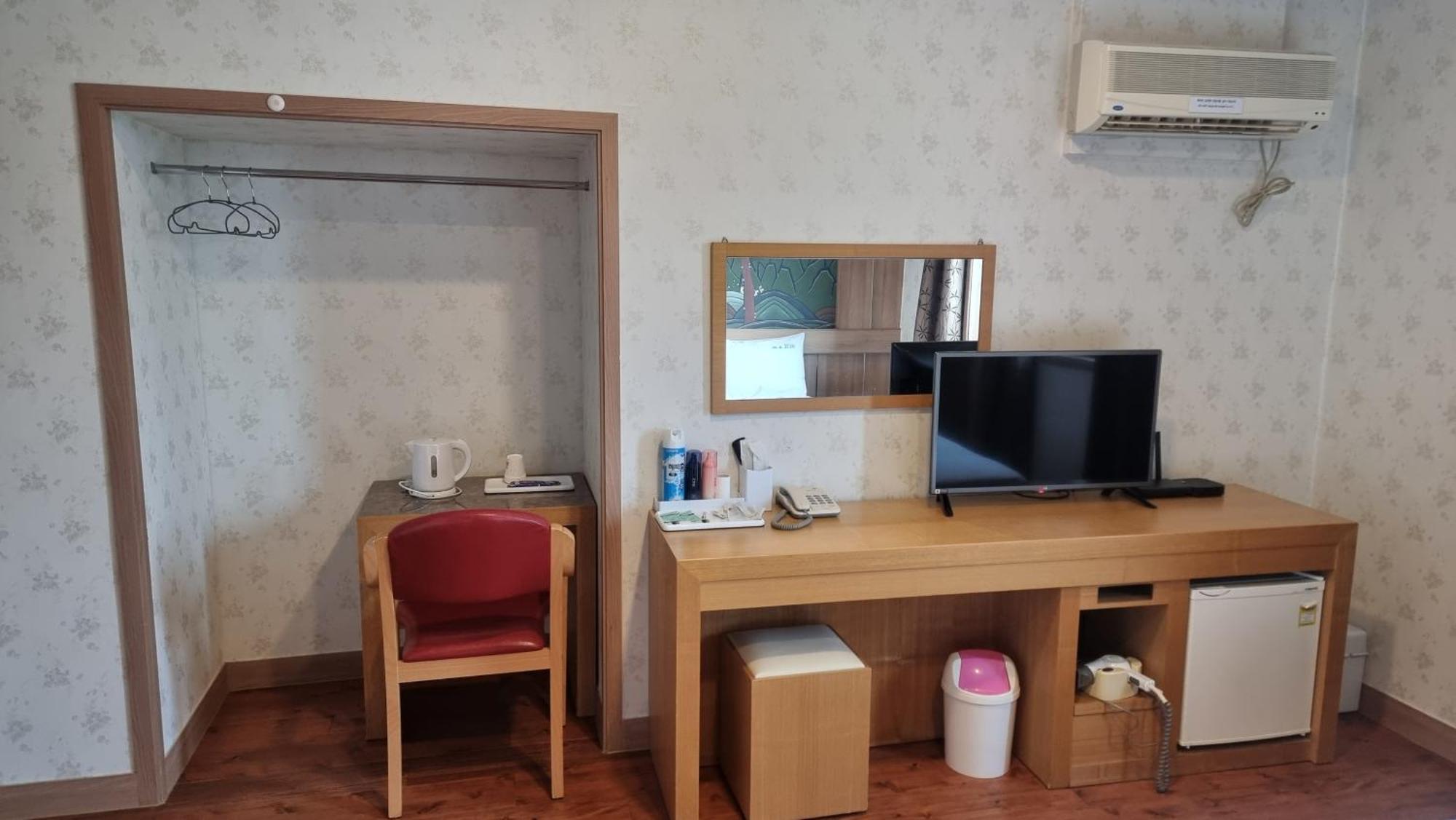 Hotel Parkwood Incheon Airport Bagian luar foto