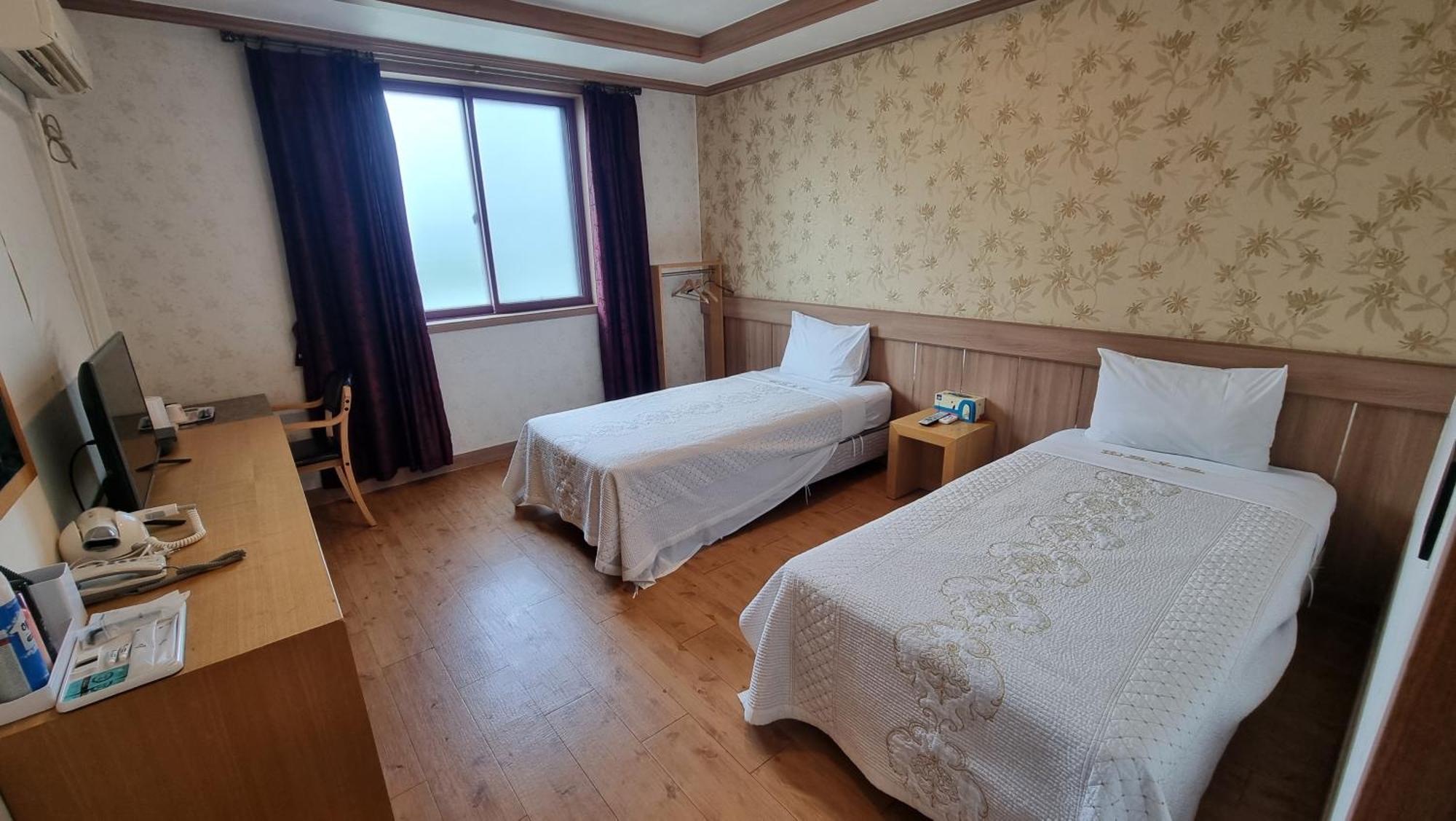 Hotel Parkwood Incheon Airport Bagian luar foto