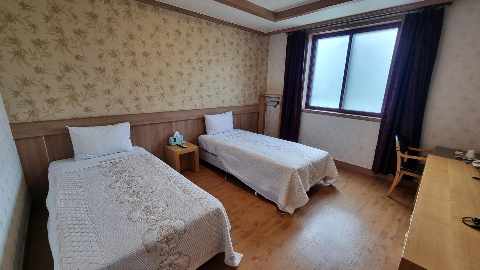 Hotel Parkwood Incheon Airport Bagian luar foto